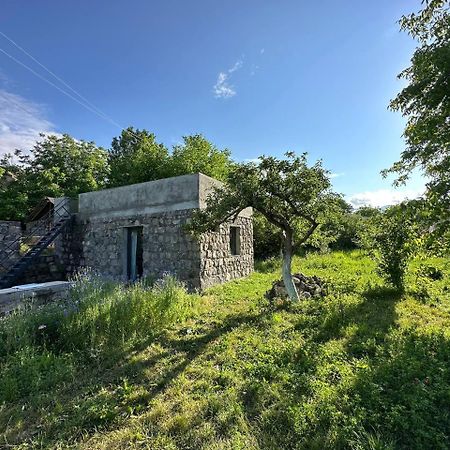 Zove Rural Cottage With Garden Views K'arashamb Zewnętrze zdjęcie